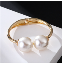 Load image into Gallery viewer, Pearl Cuff
